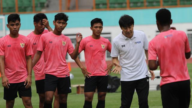 086308200_1578992665 20200113IQ_Latihan_Timnas_Indonesia_U 19_25