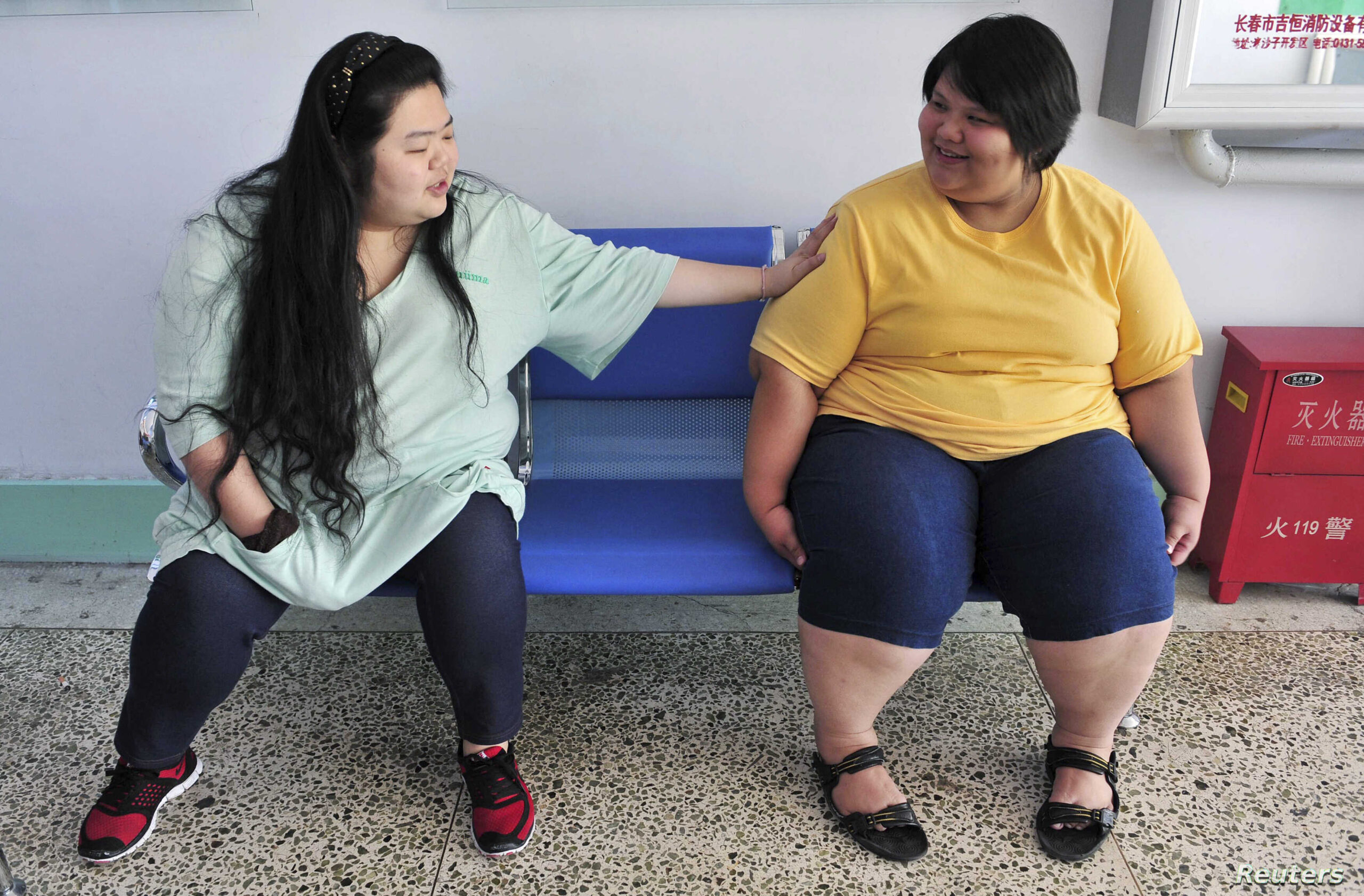 Patients Chat With Each Other At A Weight Loss Centre In Changchun