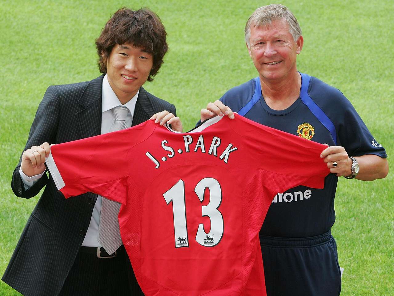 Manchester United Sign Ji Sung Park