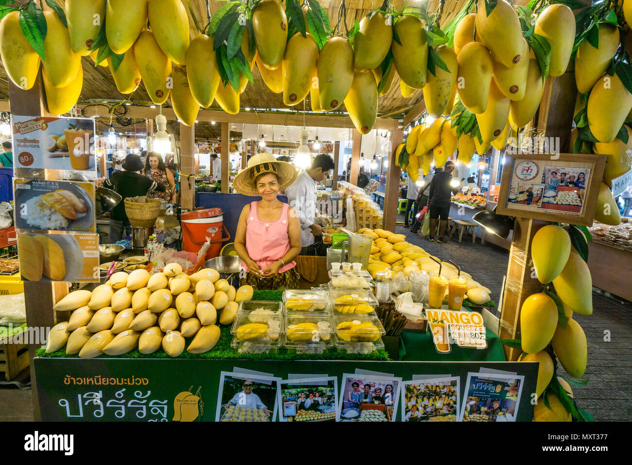 Street Food Market Mango Fruit Shop Mbk Shopping Center Bangkok Thailand MXT377