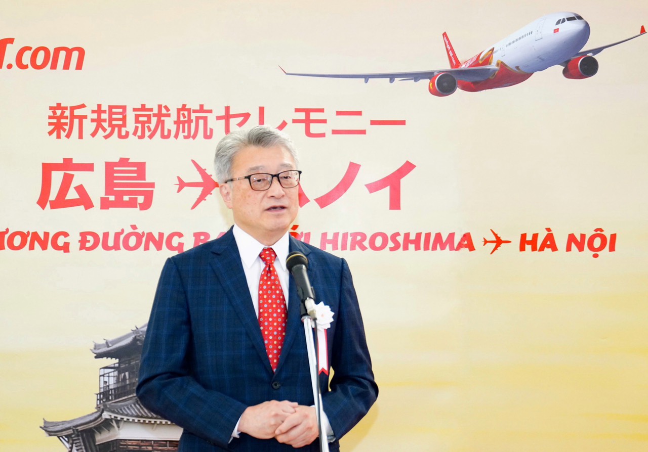 Representatives_of_Hiroshima_International_Airport_and_Consulate (2)