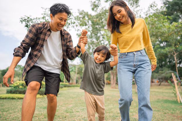 Happy Little Boy With Mom Dad Walk Park_8595 41664