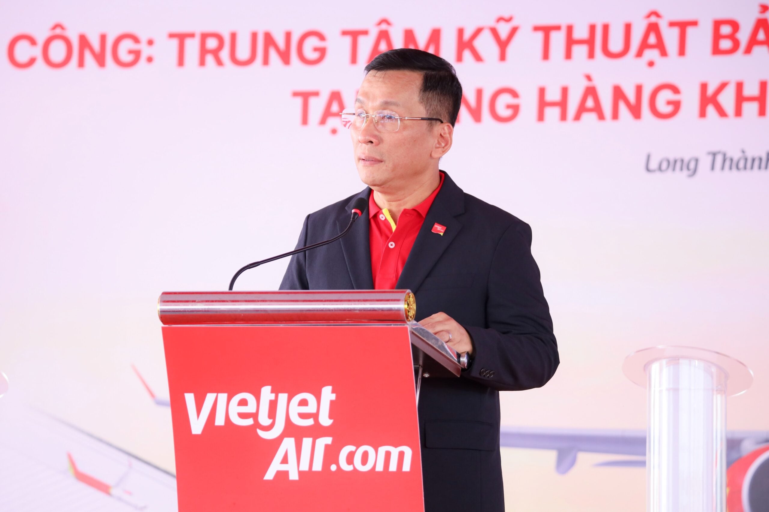 Vietjet_CEO_Dinh_Viet_Phuong_delivers_remarks_during_the_groundbreaking