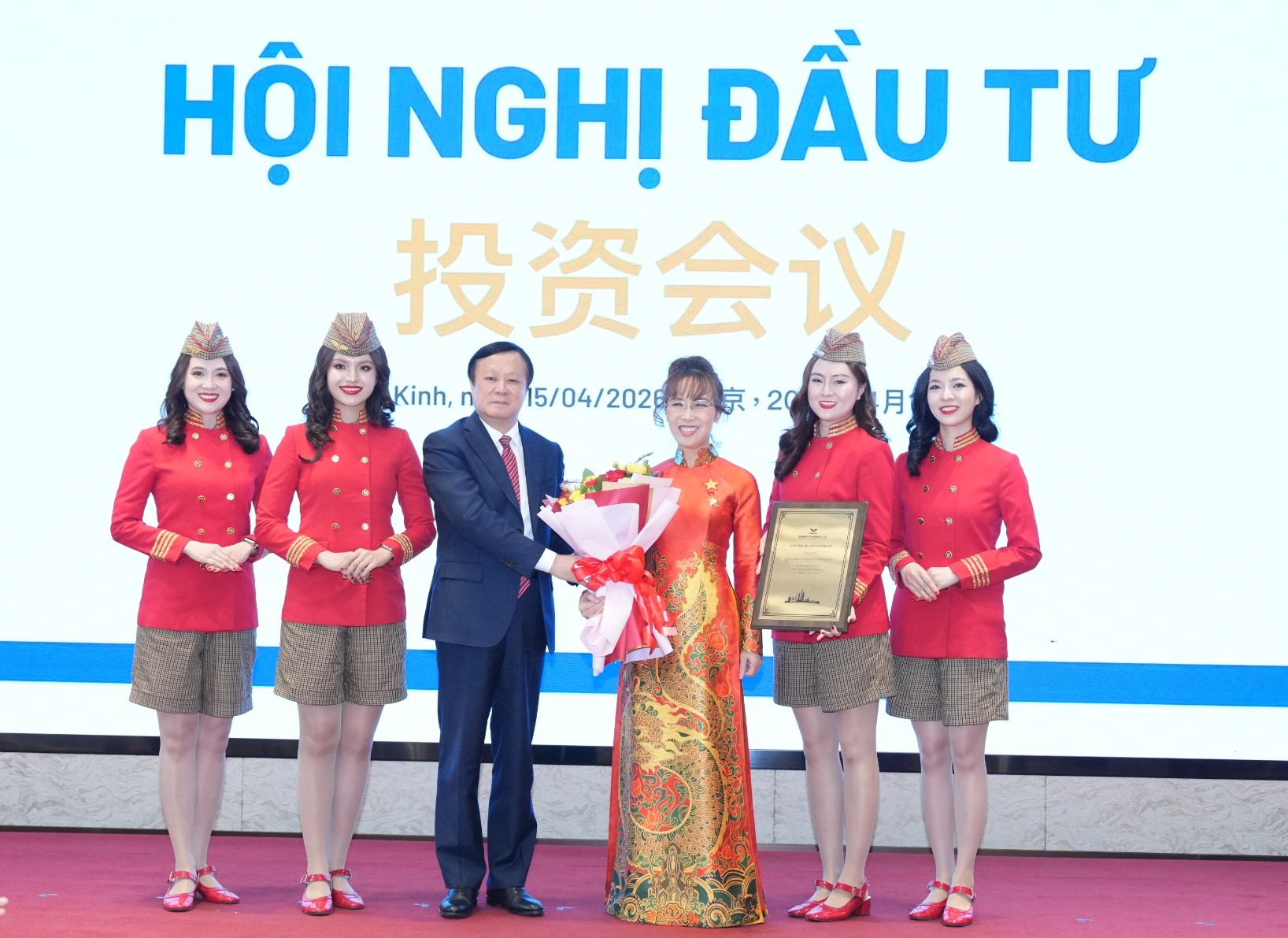 Vietjet_Chairwoman_Dr_Nguyen_Thi_Phuong_Thao_awarded_the_title_of