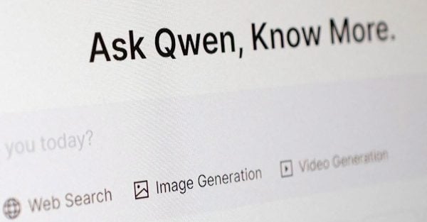 វិបសាយរដ្ឋាភិបាលអាមេរិកប្រើ AI ចិន ខណៈ FBI ចោទថាចម្លងពី Anthropic 0