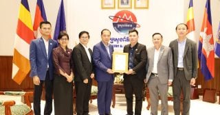 រដ្ឋមន្ត្រីព័ត៌មានទទួលសមាគមនិស្សិតវេជ្ជសាស្ត្រ គាំទ្រគម្រោង «ត្រៀមមុន សង្គ្រោះបាន» និងឱសថជួយជនរងទឹកជំនន់ក្រចេះ