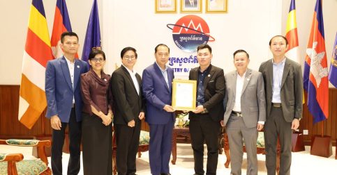 រដ្ឋមន្ត្រីព័ត៌មានទទួលសមាគមនិស្សិតវេជ្ជសាស្ត្រ គាំទ្រគម្រោង «ត្រៀមមុន សង្គ្រោះបាន» និងឱសថជួយជនរងទឹកជំនន់ក្រចេះ